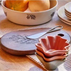 Bee & Willow 11-Inch Autumn Leaf Oval Acacia Wood Serving Platter W/ Knife  NWT